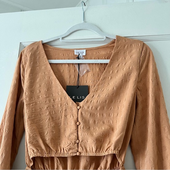 Le Lis Collection Orange Textured Long Sleeve Button Cutout Romper Small NWT - Picture 6 of 8